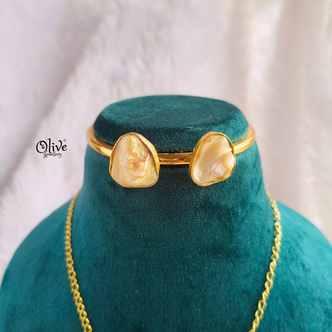 MOP Pendent with Tanjore Painting