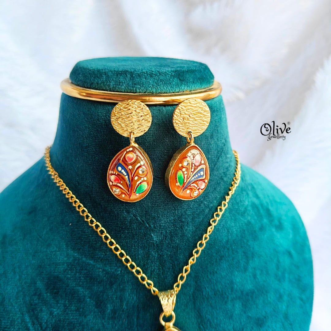 Monalisa Stone with Tanjore Pendent