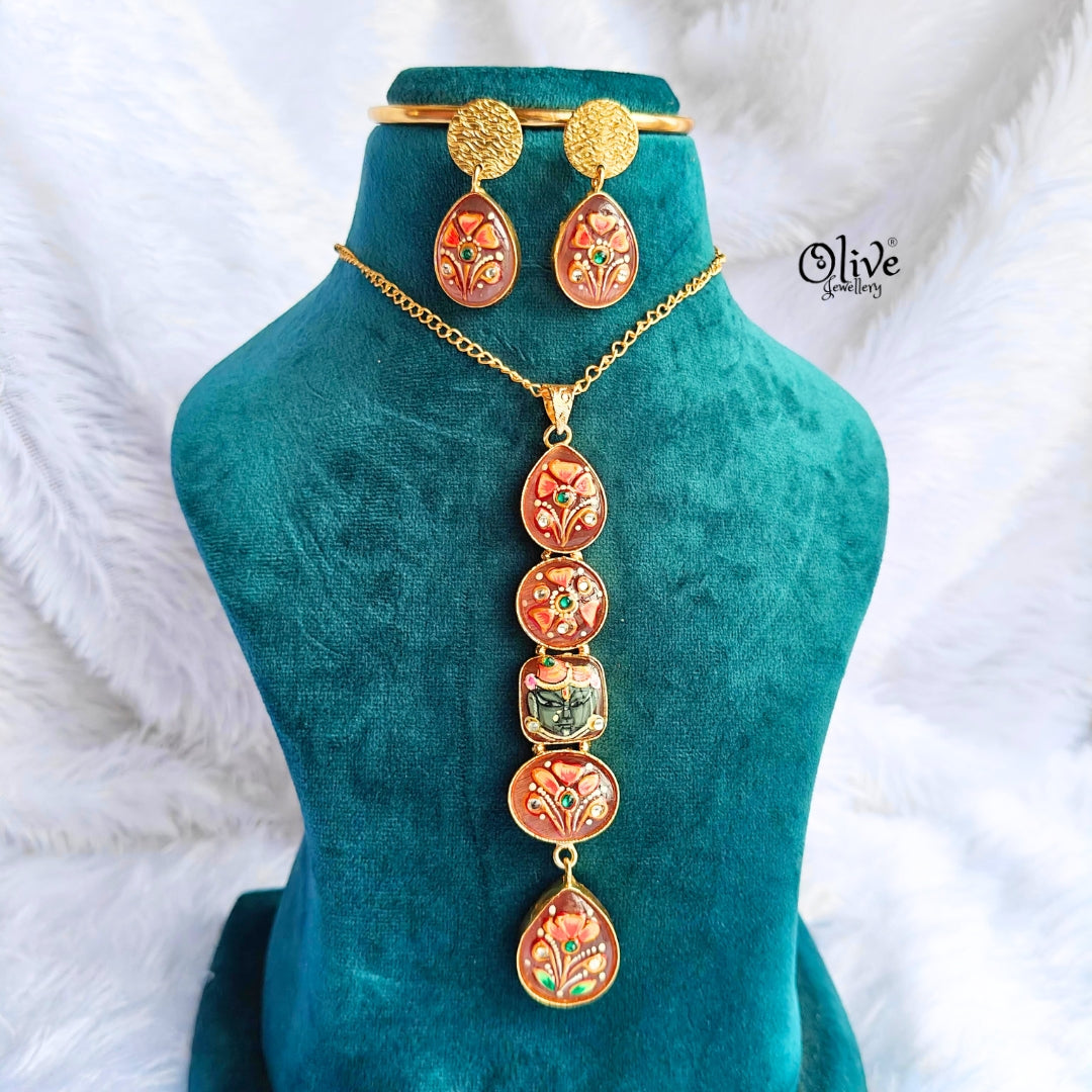 Monalisa Stone with Tanjore Pendent