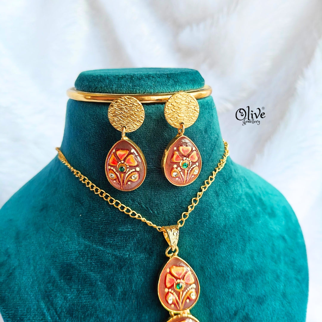 Monalisa Stone with Tanjore Pendent