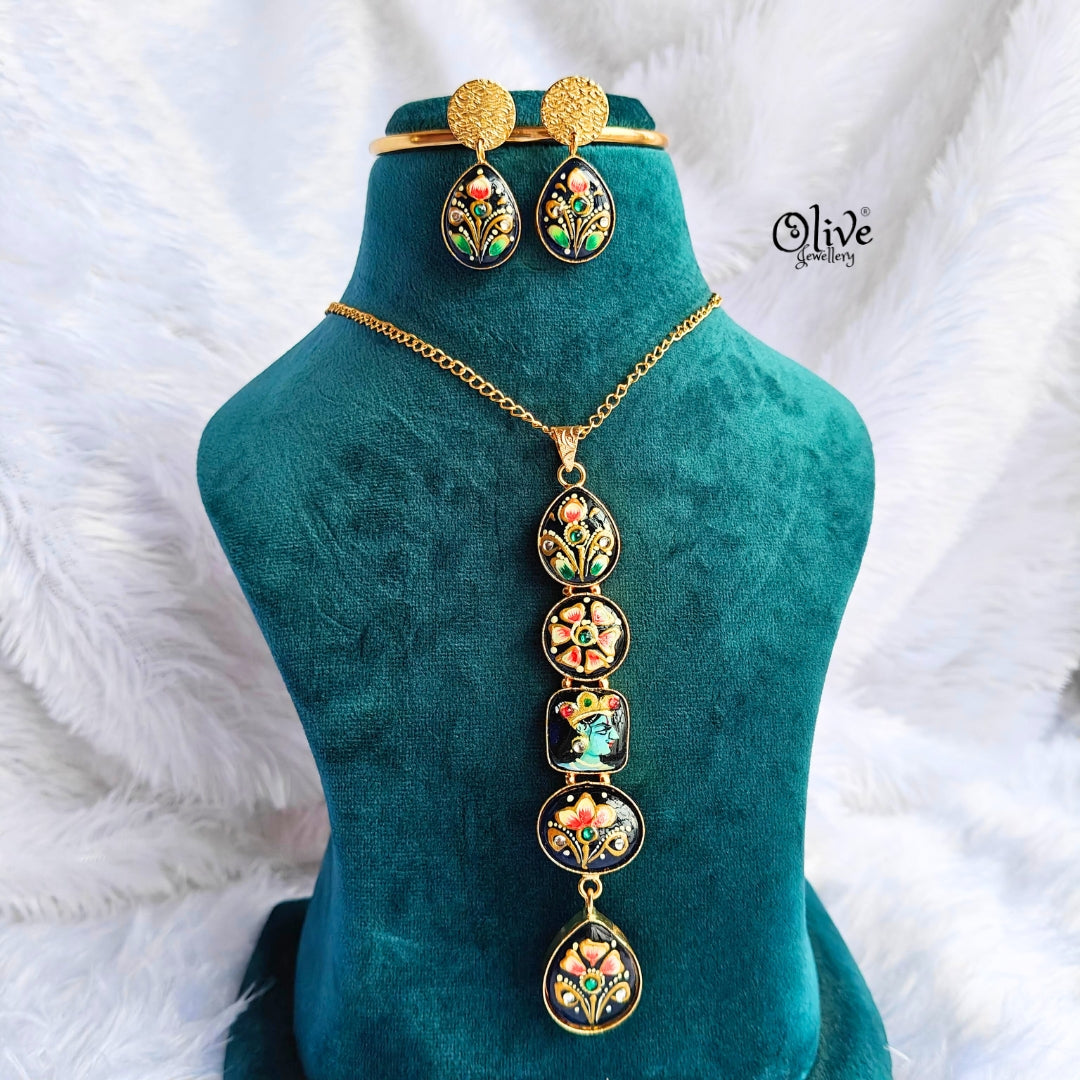 Monalisa Stone with Tanjore Pendent