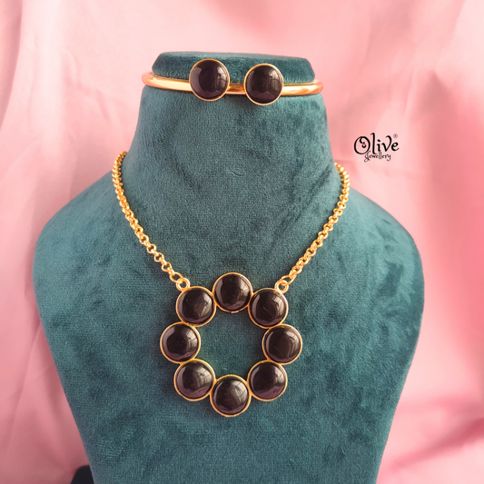 Monalisa Pendent