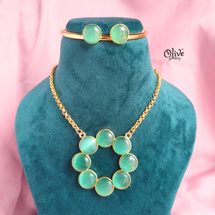 Monalisa Pendent