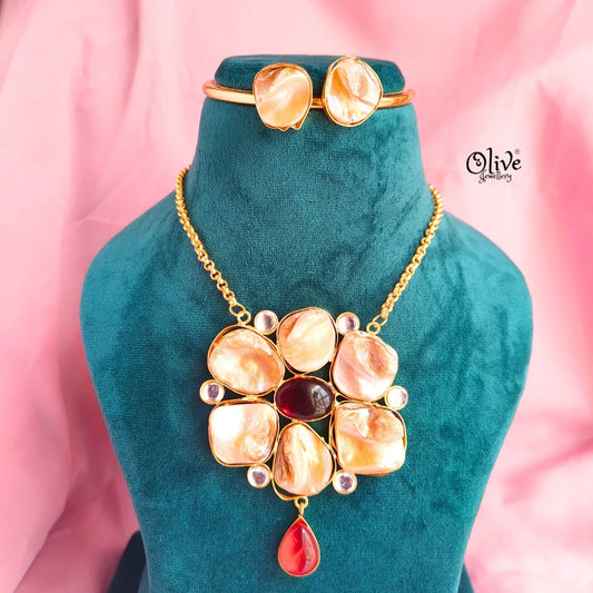MOP Pendent