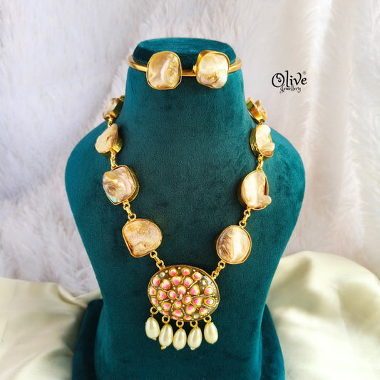 Tanjore MOP Neckset
