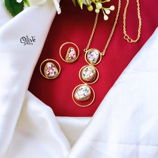 MOP  With Tanjore Pendant-486