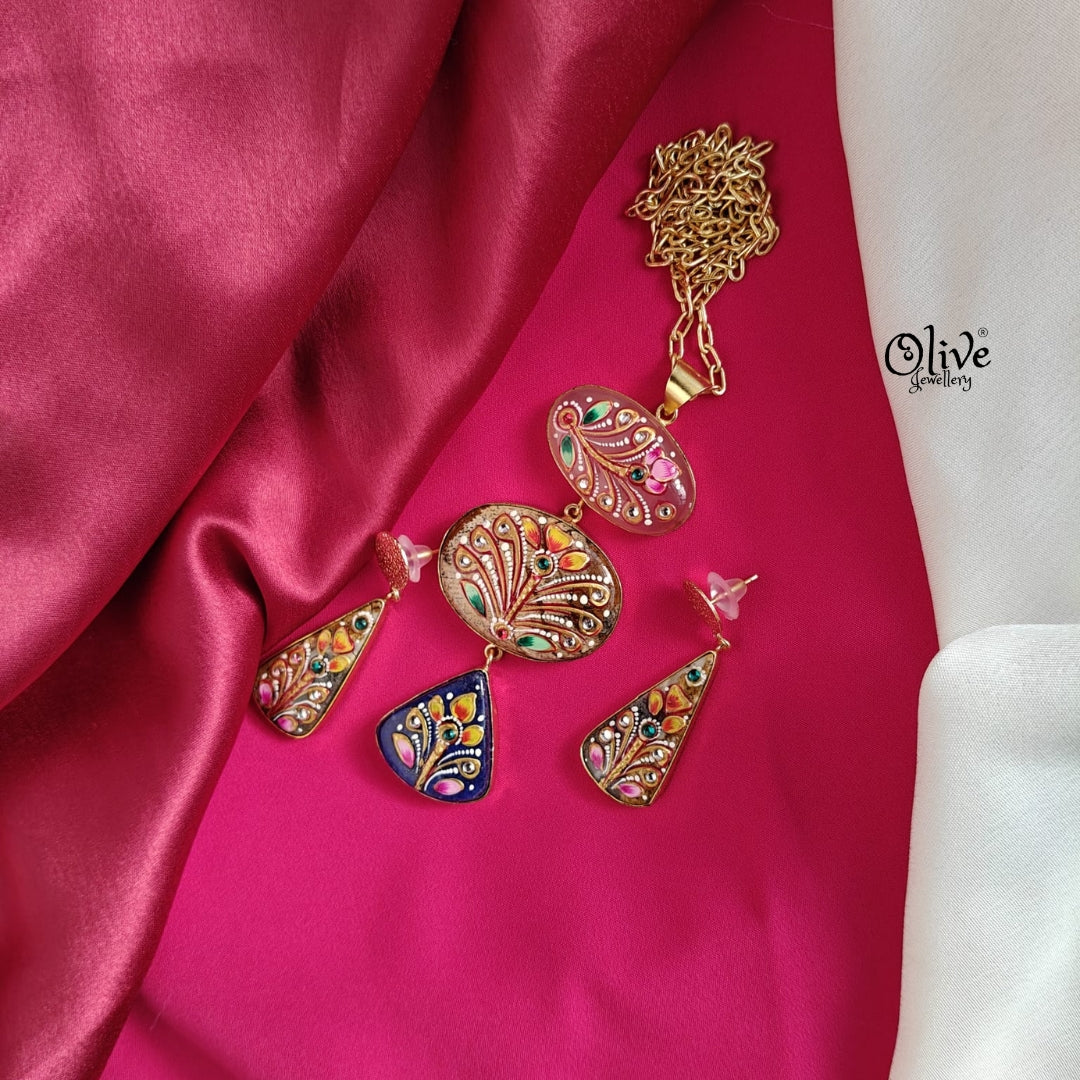 Tanjore Three Step Pendant Set - 800
