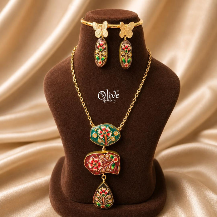 Tanjore Three Step Pendant Set -1170