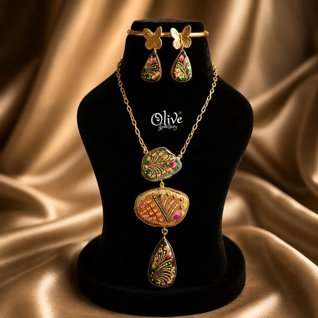 Tanjore Three Step Pendant Set -1173