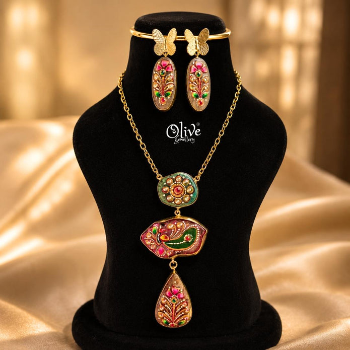 Tanjore Three Step Pendant Set -1175
