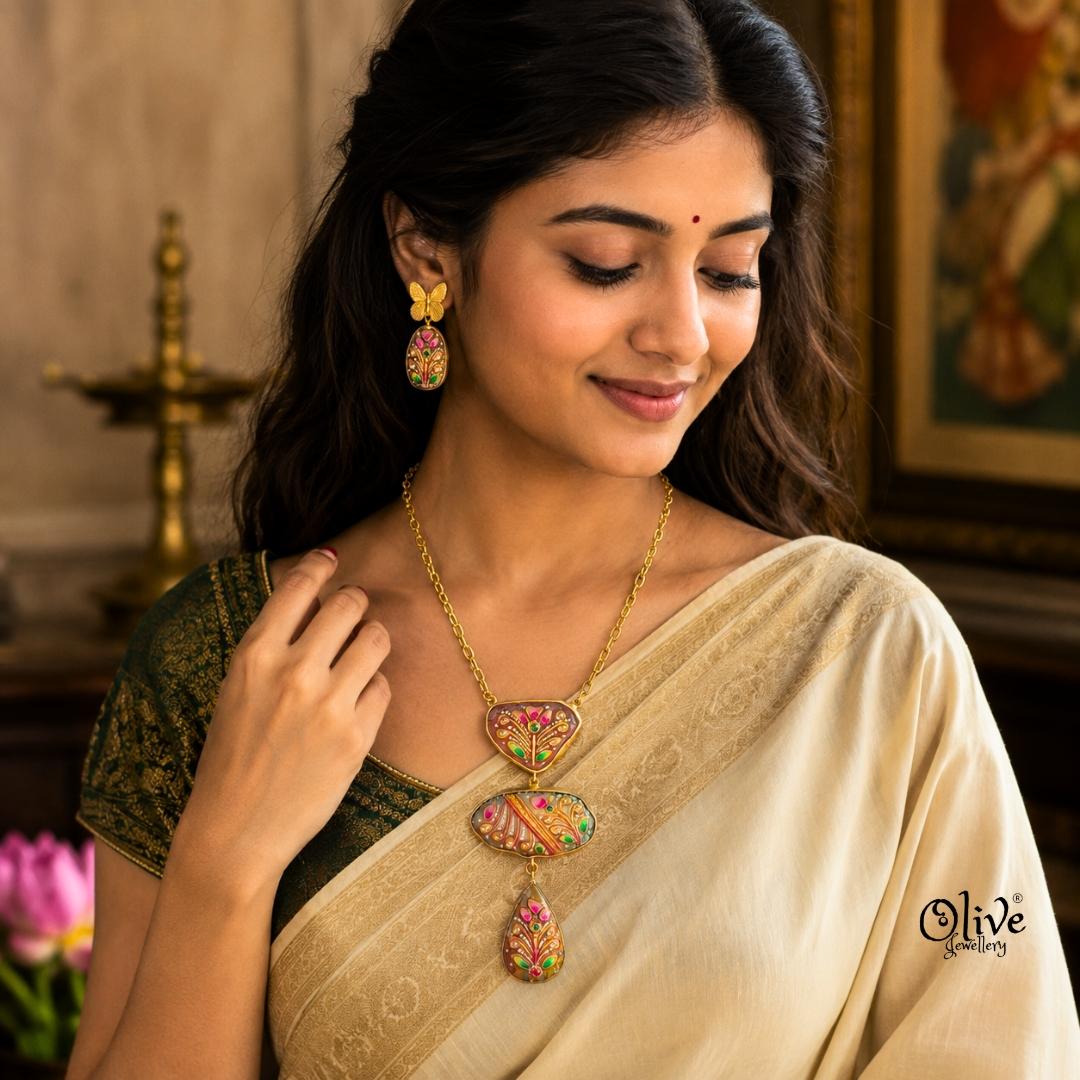 Tanjore Three Step Pendant Set -1177
