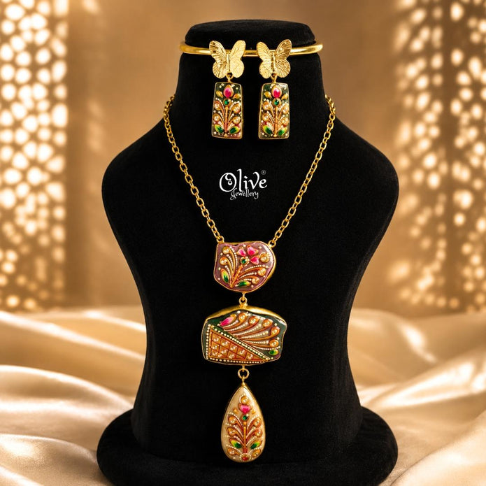 Tanjore Three Step Pendant Set -1178