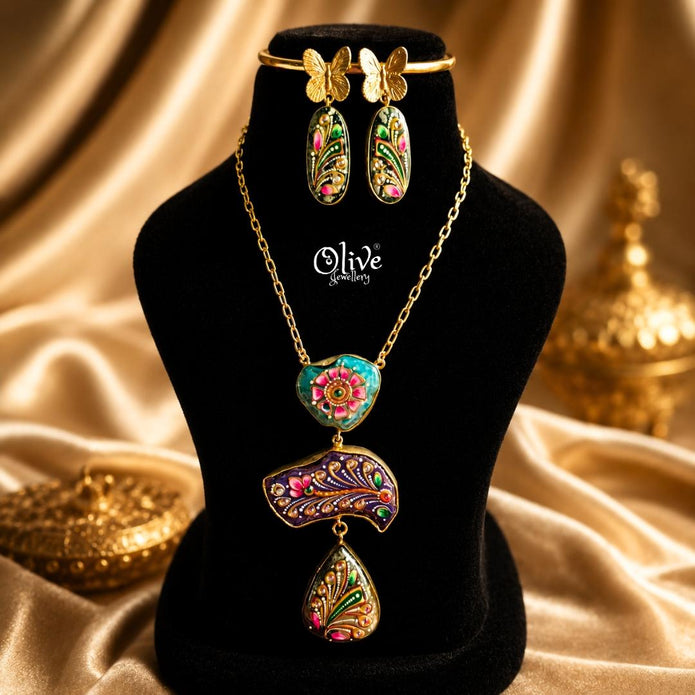 Tanjore Three Step Pendant Set -1180
