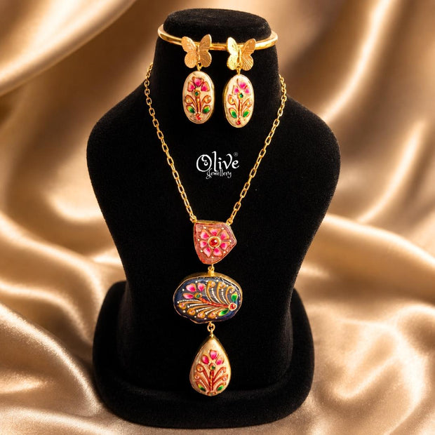 Tanjore Three Step Pendant Set -1181