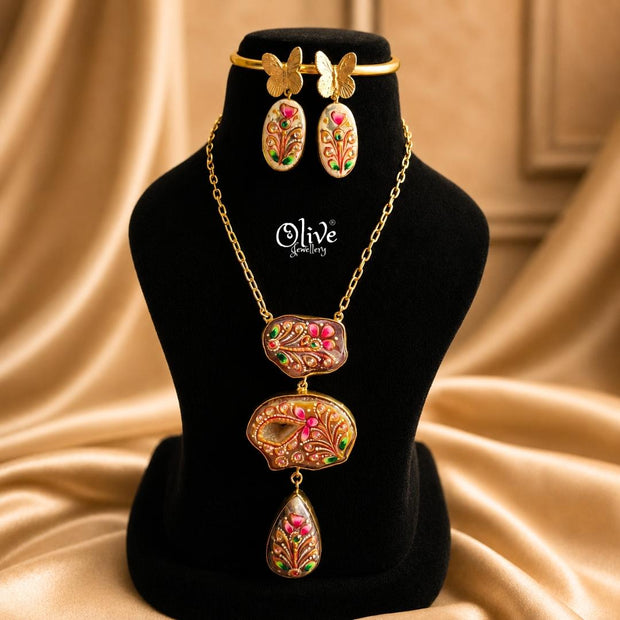 Tanjore Three Step Pendant Set -1183