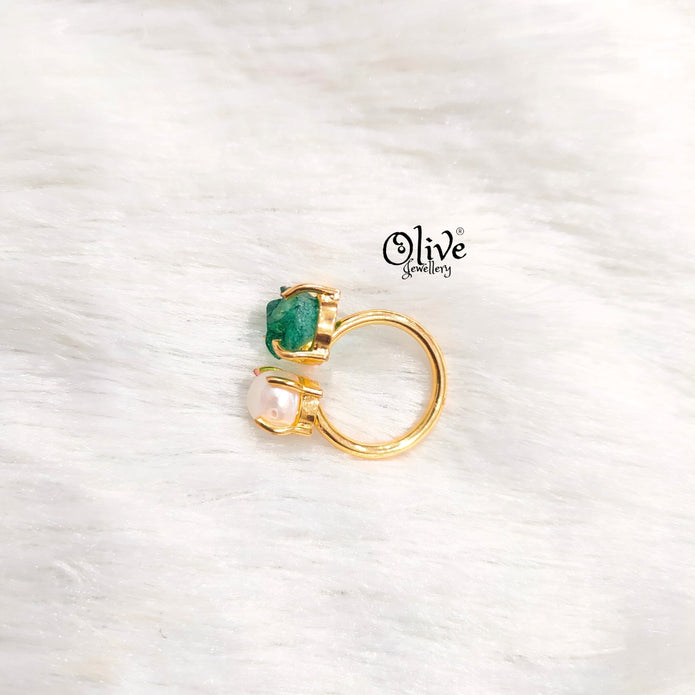 Natural Stones Finger Rings - Claw Fitting - Rough Shape -Crystal Stone with one Pearl