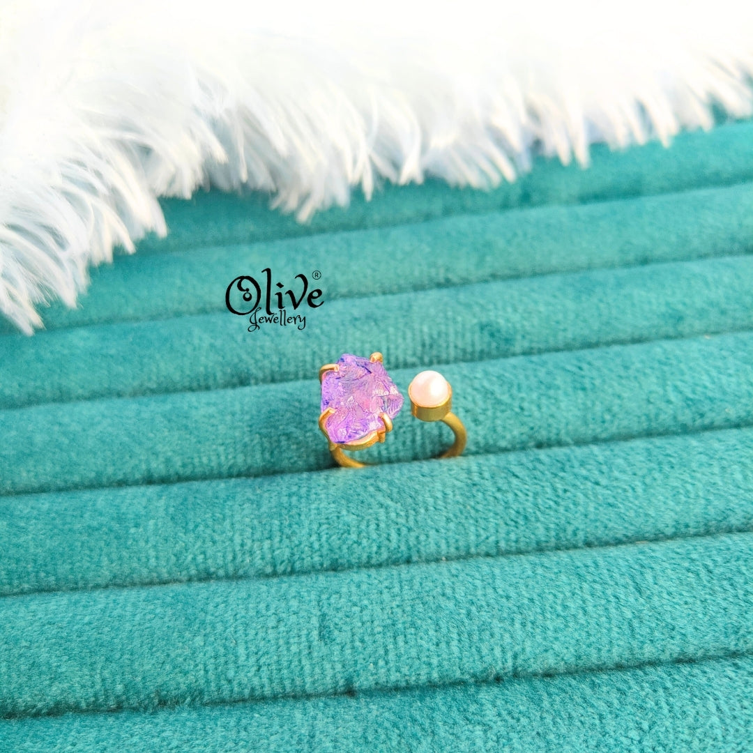 Natural Stone Finger Rings - Claw Fitting - Single Stone with Pearl