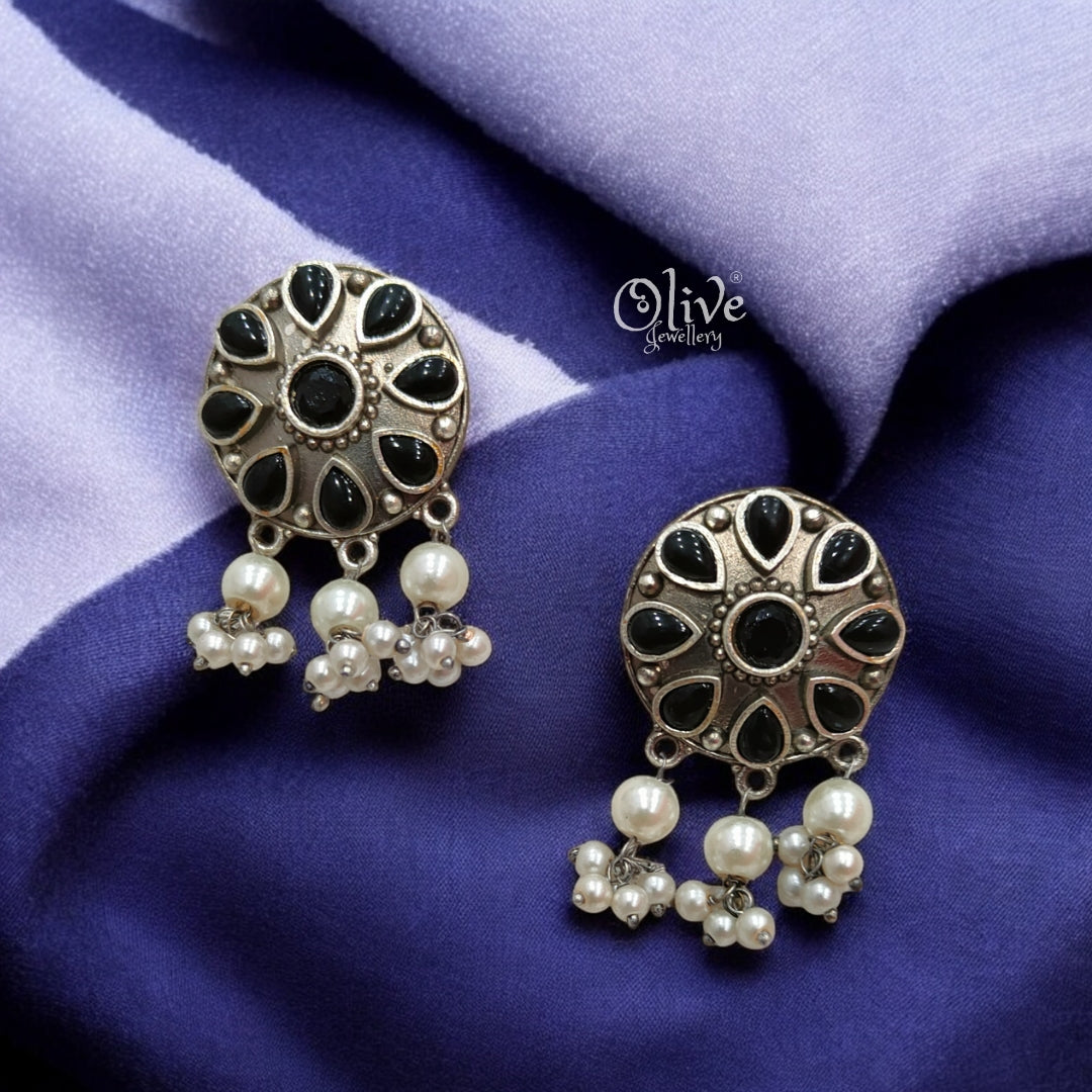 The Pearl Studs