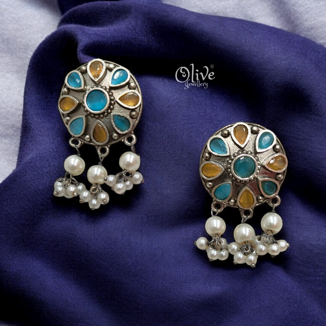 The Pearl Studs