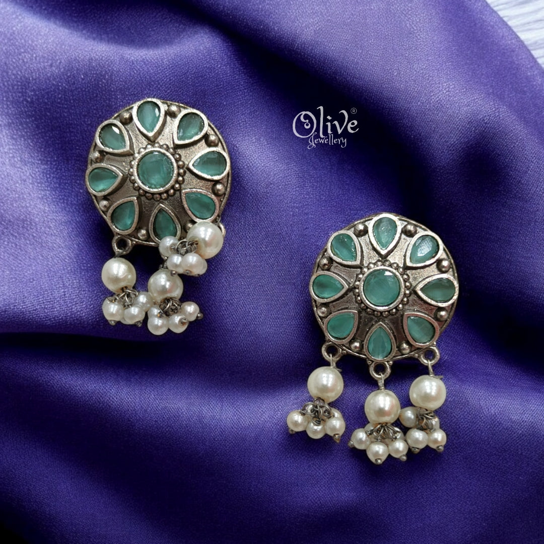 The Pearl Studs