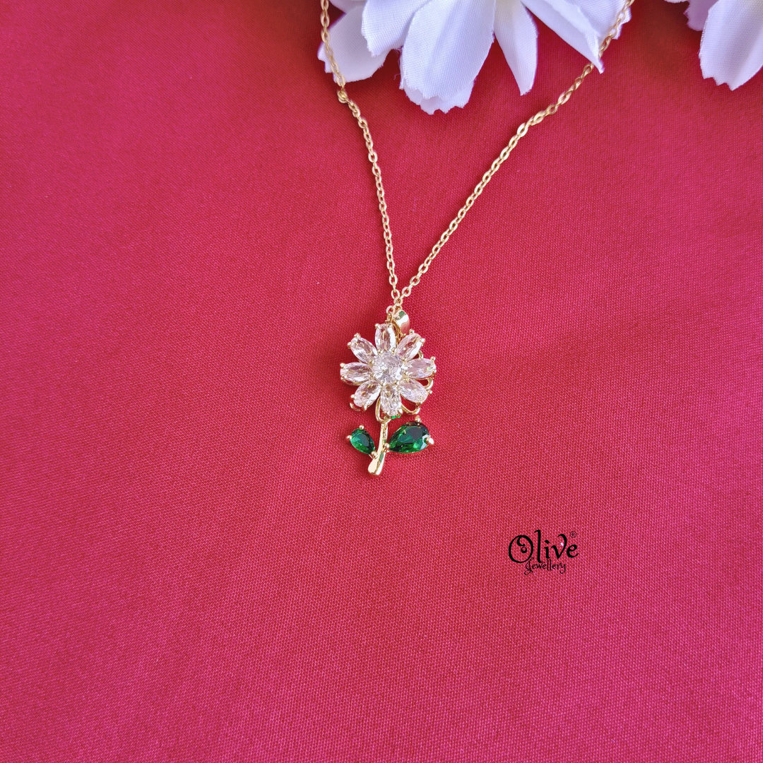 Daisy Flower -Spinning Pendant-Gold- Shade